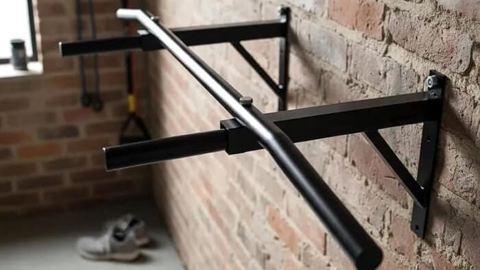 Pasos para instalar una barra de dominadas en la pared