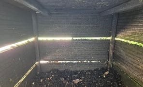 Aberturas de ventilación para entrada de oxígeno en el compostador casero