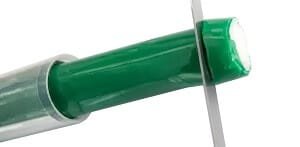 corte de la barrita arreglatodo para utilizarla en una reparación