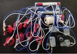 Montaje de los controles Arcade: Joystick y botones en el panel de control del mueble arcade en MDF